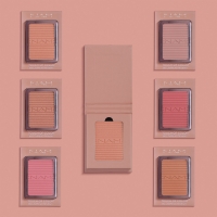 NAM Aksamitny r&oacute;ż do policzk&oacute;w Touch of Color Blusher