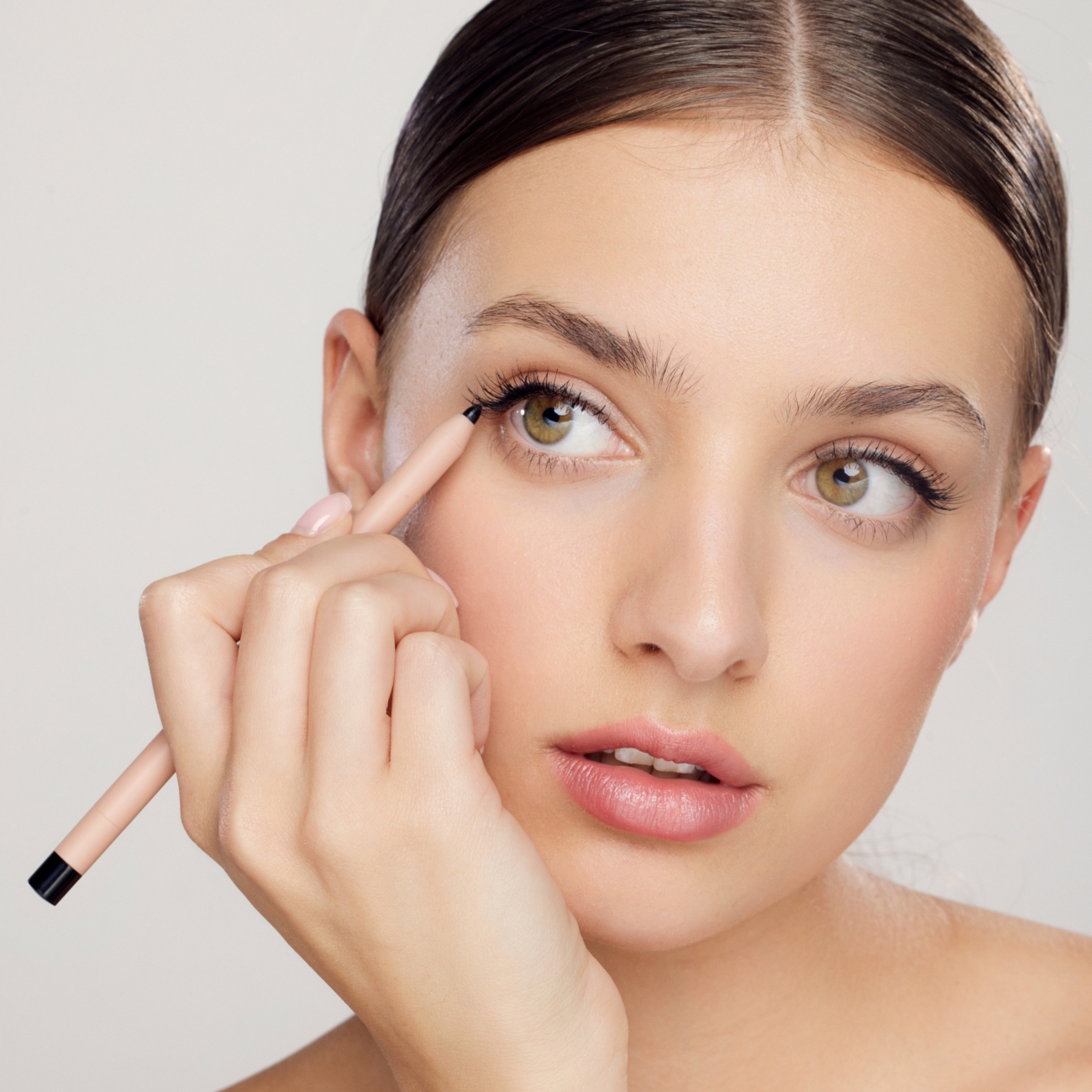 NAM Intensywna i miękka kredka do oczu Intense Eye Pencil