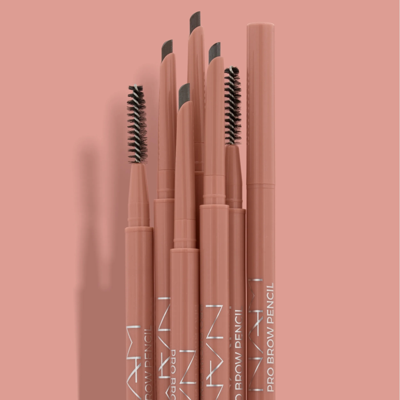 NAM Precyzyjna kredka do brwi z wbudowaną szczoteczką Pro Brow Pencil