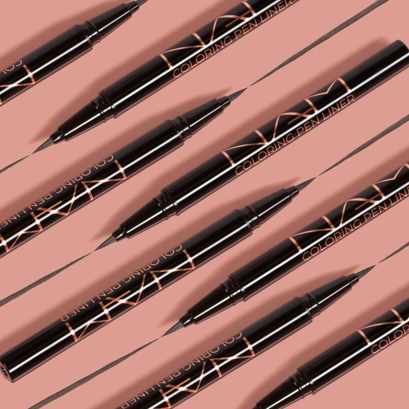 NAM Długotrwały, brązowy eyeliner w pisaku Coloring Brown Pen Liner