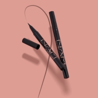 NAM Długotrwały, brązowy eyeliner w pisaku Coloring Brown Pen Liner